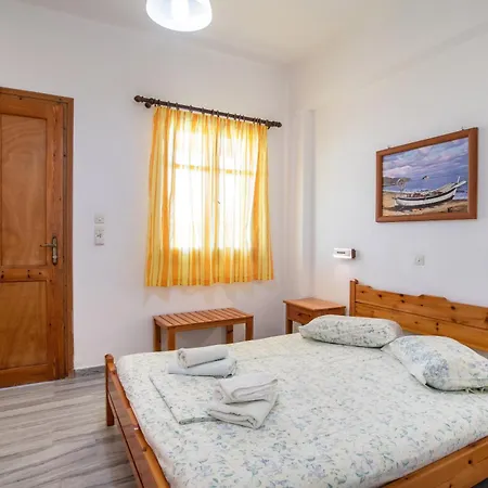 Prombona To Petrino Spiti Логарас