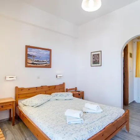 Prombona To Petrino Spiti 3* Логарас