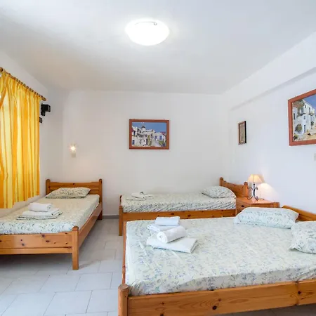 Гостевой дом Prombona To Petrino Spiti 3*